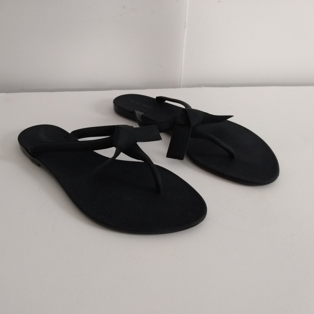 Nine West 8M Sandals Black Flats Womens. Condition